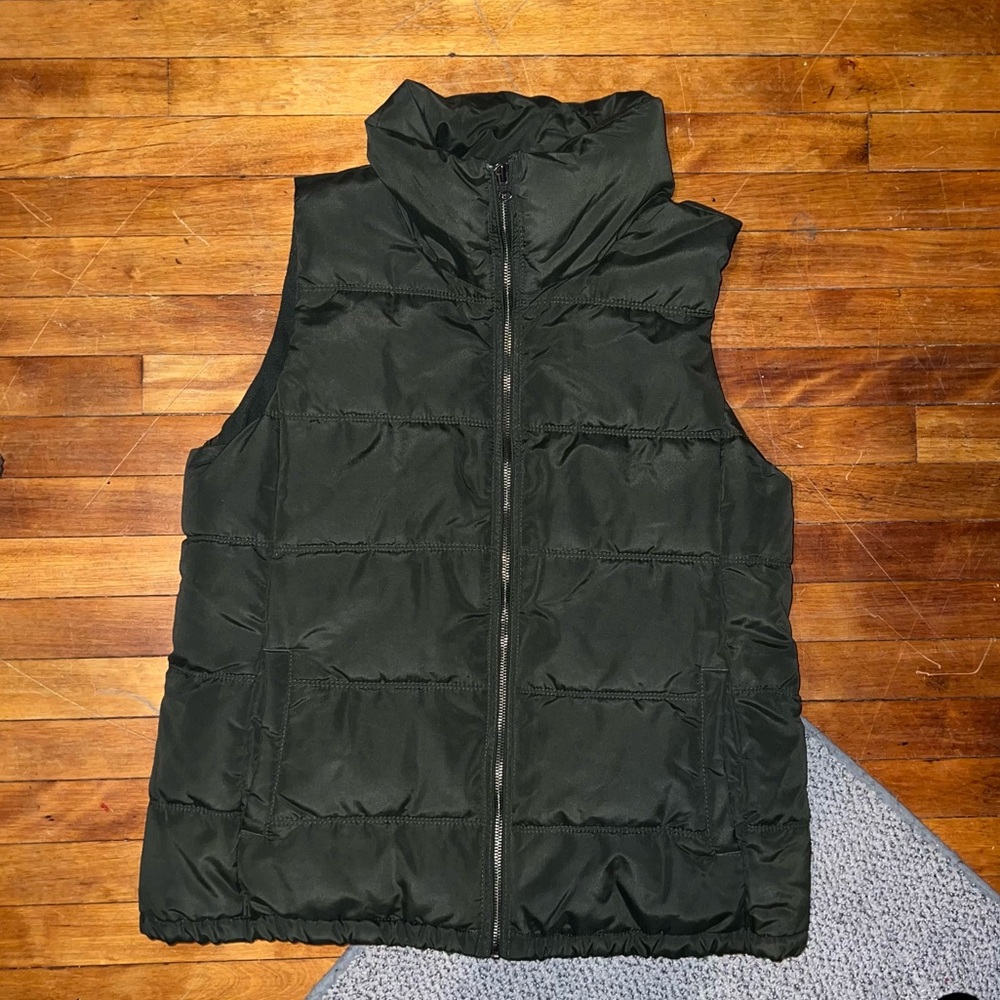 OLIVE GREEN PUFFER VEST